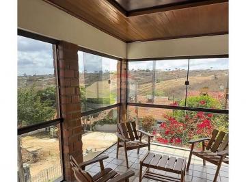 Casa · 216m² · 4 Quartos · 4 Vagas · Casa dos Sonhos em Gravatá com Piscina e Jardim!