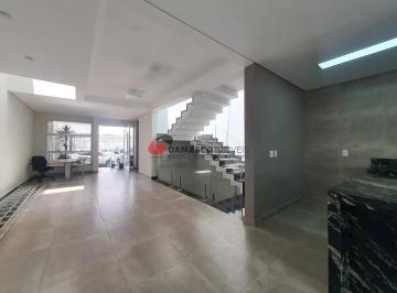 Casa · 300m² · 3 Quartos · 2 Vagas · Casa em Barcelona