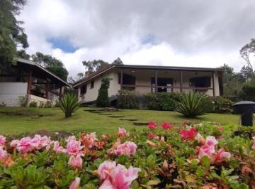 Casa de 5 quartos, Campos do Jordão · CHÁCARA COM LOCALIZAÇÃO ENCANTADORA PRÓXIMA A PEDRA BAÚ E MUSEUS