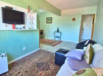 Apartamento · 88m² · 2 Quartos · 1 Vaga · Dois dormitórios com elevador. Portaria 24hs e garagem. Bom.