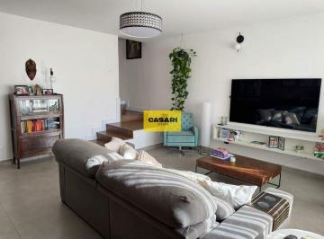 Casa · 159m² · 3 Quartos · 2 Vagas · Sobrado à Venda no Jardim do Mar, São Bernardo do Campo – 3 Quartos, 2 Vagas na Frente