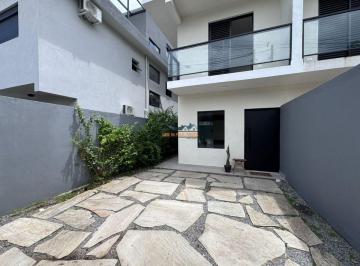 Casa de 3 quartos, São Sebastião · Sobrado a 700m do mar que você procura