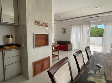 Living com churrasqueira · Cobertura 3 quartos em Canasvieiras, Florianópolis | Bella Vita Residence