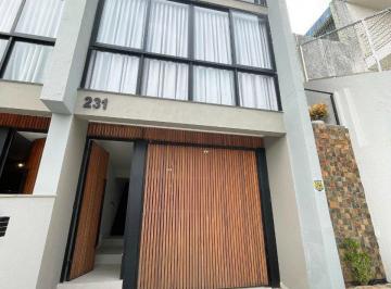 Casa · 236m² · 3 Quartos · 3 Vagas · Casa 3 quartos Centro Florianópolis