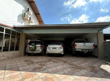 Casa de 3 quartos, Curitiba · Casa térrea averbada. Tendo suíte, 2 quartos espaçosos c/ ar condicionado á venda no Hauer