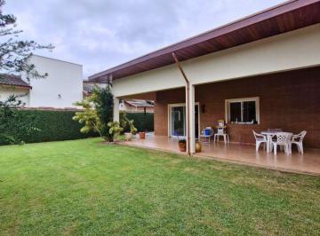 Casa de 3 quartos, Pindamonhangaba · Sofisticação e Conforto: Casa com Suítes e Varanda Gourmet no Colonial Village I – Pindamonhangaba