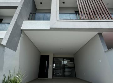 Foto 01 · Sobrado à venda em Joinville-SC, bairro Bom Retiro: 3 quartos, 1 suíte, 2 salas, 3 banheiros, 2 vaga