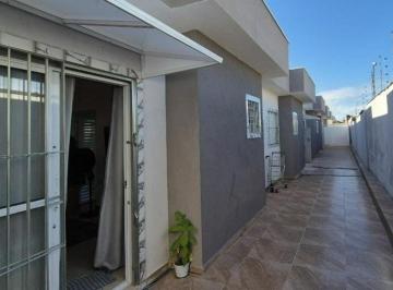 Casa de 2 quartos, Itanhaém · Casa com 2 quartos e piscina em Itanhaém.