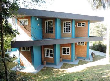 Casa de 6 quartos, Carapicuíba · Sofisticada chácara urbana em condomínio perto de SP, 6 suites, salão de festas, piscina, bosque.