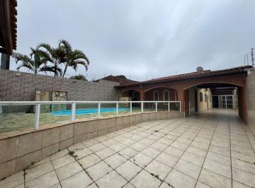 Casa de 5 quartos, Peruíbe · Casa na praia com 5 quartos e piscina em Peruíbe.