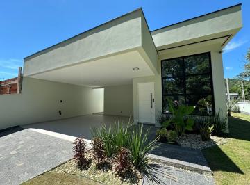 Casa · 132m² · 3 Quartos · 2 Vagas · Casa com 3 dormitórios sendo 1 suíte em Forquilhinhas, São José.m