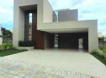 Casa de 4 quartos, Montes Claros · Imponente casa no Condomínio Diamond. 4 quartos. Bairro Ibituruna. 250 m² de área construída