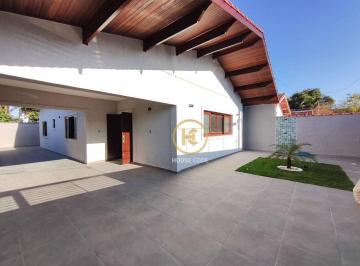 cd6f013aa7e37d97517857083af530b372d0265b · Casa térrea reformada  à venda com 3 dormitórios (1 suíte), e churrasqueira a 300 metros da praia no