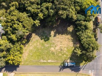 688003dd9dec689bd4c6b7bebe170e4963d974bc · Excelente lote de esquina com fundo para a mata, próximo ao golfe e em um dos melhores quadrantes do