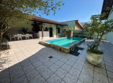 Casa · 196m² · 3 Quartos · 2 Vagas · Casa isolada e mobiliada de 03 dormitórios com piscina e apenas 300m da praia do Flórida!