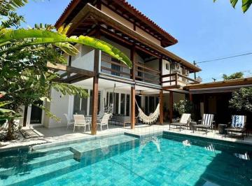 Casa · 450m² · 5 Quartos · 3 Vagas · Casa de Condomínio com 5 suítes pé na areia