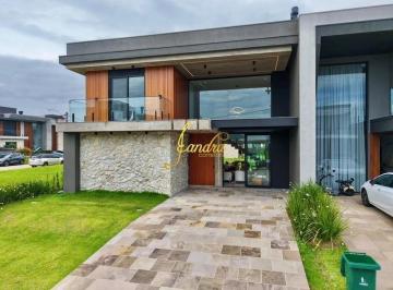 Casa · 220m² · 4 Quartos · 2 Vagas · Sobrado com 04 suítes,  220m² mobiliado e decorado