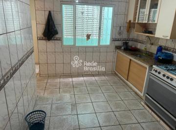 Casa · 180m² · 3 Quartos · 4 Vagas · QI 18 | Excelente Casa Térrea na laje com 3 Quartos sendo 1 Suíte com 4 Vagas de Garagem - Guará I