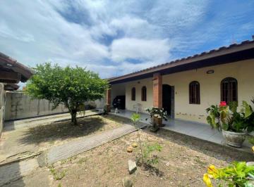 Casa de 4 quartos, Itanhaém · Casa com 4 quartos e piscina em Itanhaém.