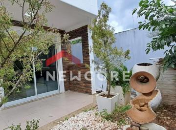 Casa · 320m² · 4 Quartos · 3 Vagas · Sobrado em Rua Nilson Fausto - Itacolomi - Balneário Piçarras/SC