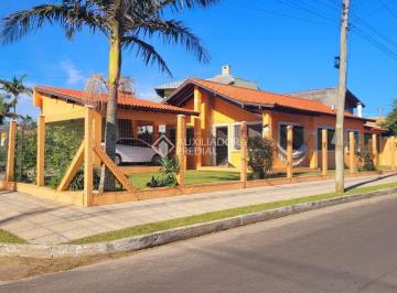 Casa · 140m² · 3 Quartos · 2 Vagas · Auxiliadora Predial vende casa plana