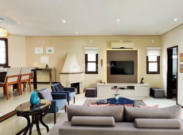 Casa · 221m² · 4 Quartos · 2 Vagas · Oportunidade no Córrego Grande - Casa com Piscina, Lareira e 3 Dormitórios (1 Suíte) + Dependência