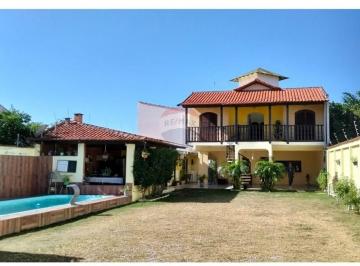 Casa · 366m² · 9 Quartos · 12 Vagas · Casa Espetacular a venda na Ogiva com 9 Suítes e Piscina