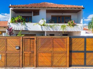Casa de 4 quartos, Brasília · QNA 34, casa Sobrado, 4 quartos com duas Suites, armários planejados, taguatinga-norte.
