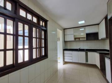Casa de 3 quartos, Curitiba · Sobrado com 3 quartos, suíte e 2 vagas localizado no Bairro Orleans em Curitiba