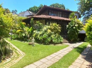 Casa de 4 quartos, Niterói · Casa Exclusiva com Projeto Assinado e 4 Suítes – Proprietário Estuda Permuta