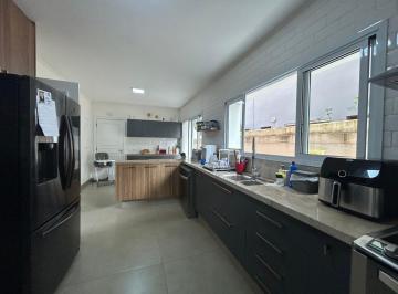 Casa de 4 quartos, Santana de Parnaíba · Casa com 360 m² e 4 quartos à venda em Alphaville Residencial Cinco
