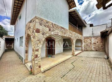 Casa · 446m² · 4 Quartos · 3 Vagas · Casa com 4 Quartos sendo 2 suítes à Venda, 446m², Santa Mônica, Próximo à Rua Doutor Álvaro Camargos