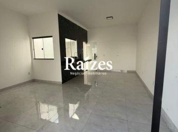 Casa · 84m² · 3 Quartos · 2 Vagas · Casa residencial com 3 quartos, suíte e quintal em Uberlândia – Monte Hebron