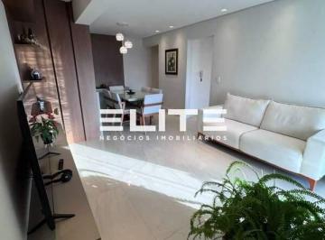 Sala · Apartamento na Vila Bastos em andar alto com vista panorâmica, são 2 suítes, varanda gourmet, duas v