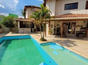 Casa · 381m² · 3 Quartos · 2 Vagas ·  Sobrado com área de lazer à venda - condomínio Terras de Santa Elisa. 
