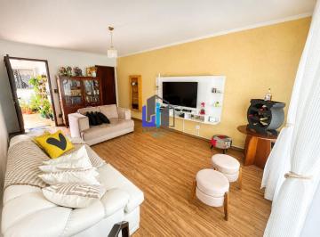 Casa · 308m² · 3 Quartos · 6 Vagas · Sobrado com 308 m² no Jardim Bela Vista | 2 Suítes | 6 Vagas | Excelente Custo-Benefício