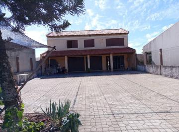 Casa · 3 Quartos · 5 Vagas · 
                                Sobrado à venda em Cidreira com piscina no centro
                 