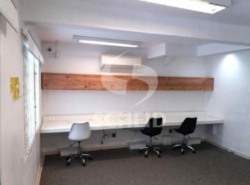 Comercial · 144m² · 6 Quartos · 2 Vagas · Sobrado à Venda em Moema com 144m², 6 salas e 2 vagas