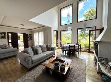 Casa · 255m² · 4 Quartos · 4 Vagas · Casa em Cascata do Imbuí, Teresópolis/RJ de 255m² 4 quartos à venda por R$ 1.300.000,00