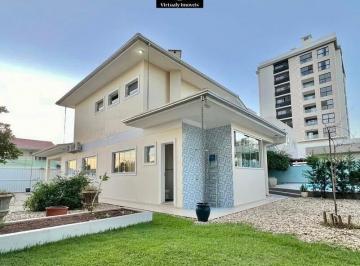 Casa · 470m² · 4 Quartos · 2 Vagas · Casa mobiliada com 04 suítes no Centro de Camboriú