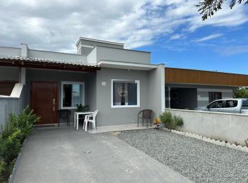 Casa · 65m² · 3 Quartos · 2 Vagas · Casa Geminada com 3 quartos no Centro de Balneário Barra do Sul