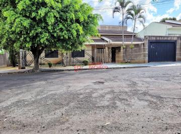 Casa · 230m² · 3 Quartos · 7 Vagas · Casa com 3 dormitórios à venda, 230 m² por R$ 680.000 - Jardim Santana - Rolândia/Paraná