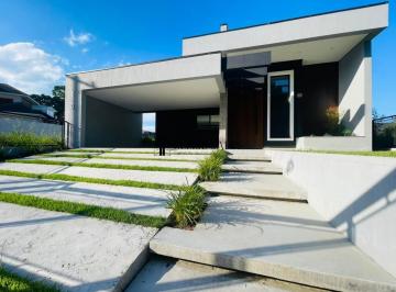 Casa · 208m² · 3 Quartos · 2 Vagas · Casa Contemporânea com 208m², Pé-Direito Alto e Acabamento Requintado