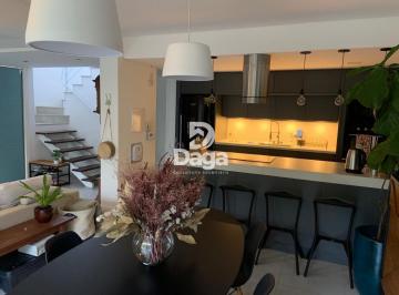 Casa · 207m² · 3 Quartos · 2 Vagas · Casa Alto Padrão em Córrego Grande, Florianópolis/SC