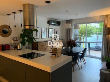 Casa · 207m² · 3 Quartos · 2 Vagas · Casa Alto Padrão em Córrego Grande, Florianópolis/SC