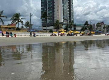 vhk0zbq2otlmnzi2mdgzzjuy_md · Apartamento pé na praia! 2 Dorms, 1 suíte - 78m² Na cidade de Mongaguá!