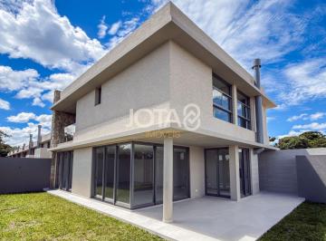 Casa · 278m² · 3 Quartos · 3 Vagas · Casa à venda - em Cascatinha