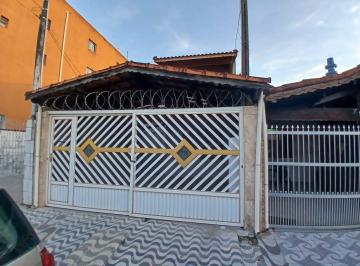 Casa de 3 quartos, Praia Grande · Casa geminada, situada no bairro Maracanã, possuindo 03 dormitórios,