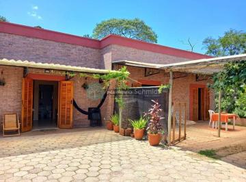 xiljrc2othintzmytviowq2_md · Uma Casa para Desacelerar e Aproveitar a Serra