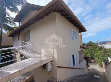 Casa · 240m² · 5 Quartos · 6 Vagas · Casa Alto Padrão com 4 Quartos (2 Suítes) e amplo terreno na Trindade